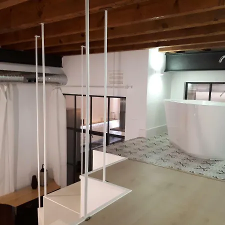 Gerona Loft דירה